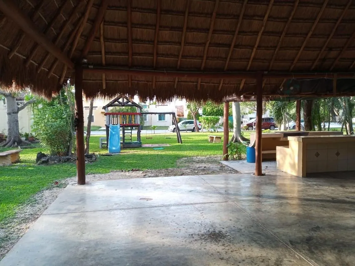 Departamento En Playa Del Carmenアパートメント 0*,